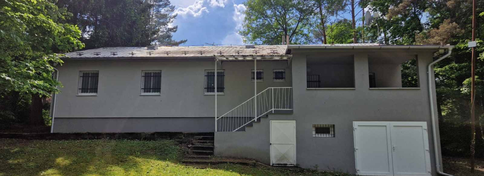 DUCHONKA – PEKNÁ veľká CHATA  – TERASA / garáž / 6 – izieb / pozemok 998 m2